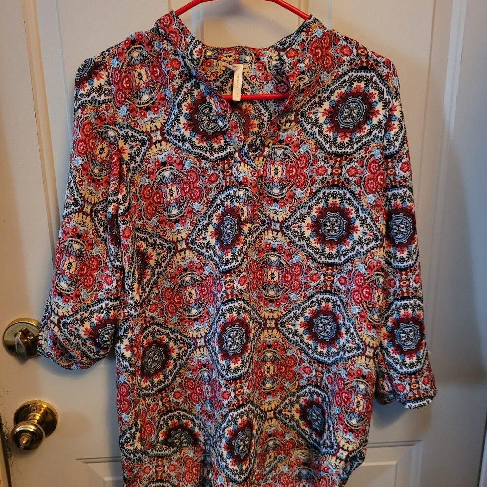 Live 4 Truth Red Geometric Print Pullover Top Size Small